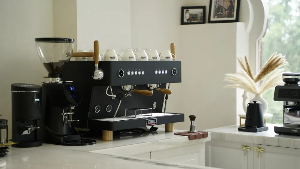 How the Right Coffee Machine Increases Café Profits