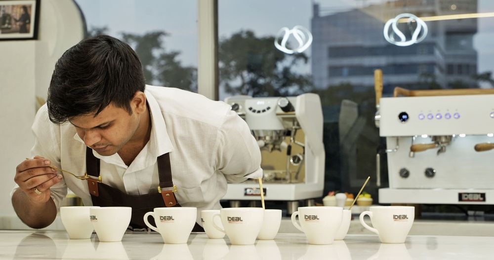 Choosing the Right Coffee Machine, Key Tips for Café Success