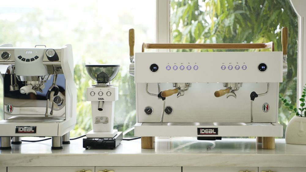 How to Steam Milk for Perfect Latte Art: A Complete Guide for Café Owners and Coffee Lovers