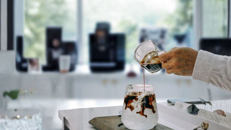 Commercial Coffee Machines Buying Guide with FAQs for Cafés, Offices & Businesses