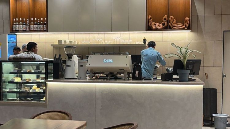 How to Set Up a Coffee Machine for a New Café