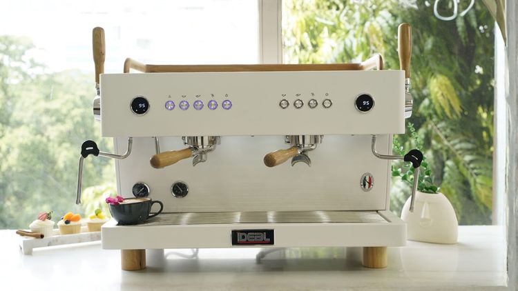 Create a Stylish and Efficient Café with the Right Coffee Machine