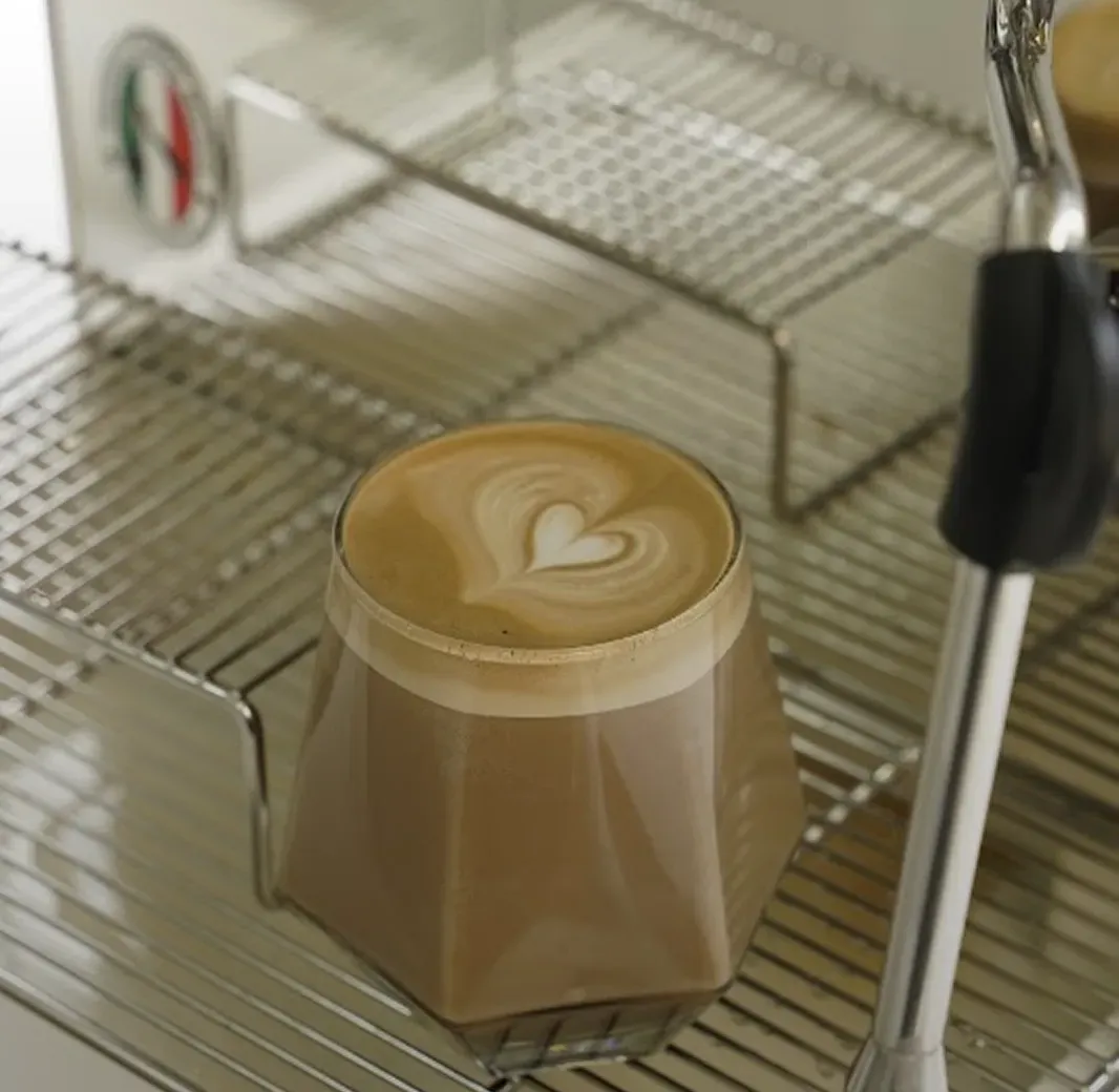 Pure water and latte art extraction